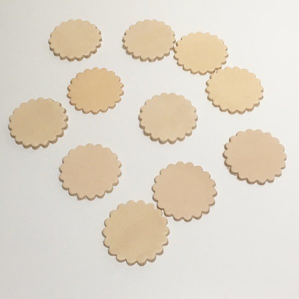 Gewellte runde beige Blankleder-Stanzteile zum Punzieren 40 mm